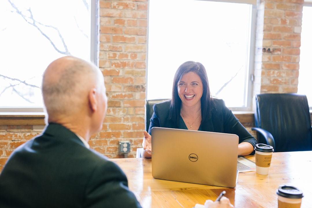 erfahren sie, wie ein office manager die effizienz und organisation in ihrem unternehmen steigern kann. optimieren sie ihre büroabläufe und verbessern sie die kommunikation für einen reibungslosen arbeitsalltag.